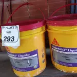 LOTE 293 - 02 BALDES DE IMPERSIKA LÍQUIDO ADITIVO PLASTIFICANTE PARA ARGAMASSA DE ASSENTAMENTO E REBOCO, 18 LITROS CADA. (NO ESTADO) ATENÇÃO! FAZER A VISITAÇÃO ANTES DE ARREMATAR, NÃO SABEMOS SE FUNCIONA. LEILÃO NÃO TEM GARANTIA E NEM DEVOLUÇÃO, SUJEITO A POSSÍVEIS AVARIAS VISÍVEIS/OCULTAS E/OU AUSÊNCIA DE COMPONENTES.