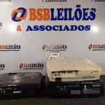 LOTE 009 - 03 PROJETORES MULTIMÍDIA DE MARCAS E MODELOS DIVERSOS. (NO ESTADO) ATENÇÃO! FAZER A VISITAÇÃO ANTES DE ARREMATAR, NÃO SABEMOS SE FUNCIONA. LEILÃO NÃO TEM GARANTIA E NEM DEVOLUÇÃO, SUJEITO A POSSÍVEIS AVARIAS VISÍVEIS/OCULTAS E/OU AUSÊNCIA DE COMPONENTES.