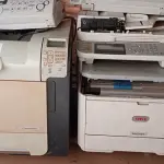LOTE 315 - 03 APARELHOS DE FAX, 03 IMPRESSORAS MARCAS E MODELOS DIVERSOS SENDO UMA SAMSUNG COLORIDA MODELO CLP67ND E UMA MULTIFUNCIONAL OK E 01 MARCA HP. (NO ESTADO) ATENÇÃO! FAZER A VISITAÇÃO ANTES DE ARREMATAR, NÃO SABEMOS SE FUNCIONA. LEILÃO NÃO TEM GARANTIA E NEM DEVOLUÇÃO, SUJEITO A POSSÍVEIS AVARIAS VISÍVEIS/OCULTAS E/OU AUSÊNCIA DE COMPONENTES.