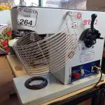 LOTE 264 - 01 BATEDEIRA DE MASSAS INCOMPLETA SEMI INDUSTRIAL MARCA GASTROMAQ MODELO BP12. (NO ESTADO) ATENÇÃO! FAZER A VISITAÇÃO ANTES DE ARREMATAR, NÃO SABEMOS SE FUNCIONA. LEILÃO NÃO TEM GARANTIA E NEM DEVOLUÇÃO, SUJEITO A POSSÍVEIS AVARIAS VISÍVEIS/OCULTAS E/OU AUSÊNCIA DE COMPONENTES.