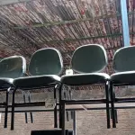 LOTE 310 - 07 CADEIRAS DE ESCRITÓRIO PÉ FIXO. (NO ESTADO) ATENÇÃO! FAZER A VISITAÇÃO ANTES DE ARREMATAR, NÃO SABEMOS SE FUNCIONA. LEILÃO NÃO TEM GARANTIA E NEM DEVOLUÇÃO, SUJEITO A POSSÍVEIS AVARIAS VISÍVEIS/OCULTAS E/OU AUSÊNCIA DE COMPONENTES.