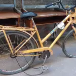 LOTE 340 - 01 BICICLETA ARO 26 CARGUEIRA NA COR AMARELA.  (NO ESTADO) ATENÇÃO! FAZER A VISITAÇÃO ANTES DE ARREMATAR, NÃO SABEMOS SE FUNCIONA. LEILÃO NÃO TEM GARANTIA E NEM DEVOLUÇÃO, SUJEITO A POSSÍVEIS AVARIAS VISÍVEIS/OCULTAS E/OU AUSÊNCIA DE COMPONENTES.