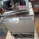 LOTE 257 - 01 LAVA LOUÇAS EM INOX INCOMPLETA E 01 SUCATA DE REFRESQUEIRA. (NO ESTADO) ATENÇÃO! FAZER A VISITAÇÃO ANTES DE ARREMATAR, NÃO SABEMOS SE FUNCIONA. LEILÃO NÃO TEM GARANTIA E NEM DEVOLUÇÃO, SUJEITO A POSSÍVEIS AVARIAS VISÍVEIS/OCULTAS E/OU AUSÊNCIA DE COMPONENTES.