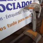 LOTE 423 - 01 ESTEIRA MARCA ATHLETIC. (NO ESTADO) ATENÇÃO! FAZER A VISITAÇÃO ANTES DE ARREMATAR, NÃO SABEMOS SE FUNCIONA. LEILÃO NÃO TEM GARANTIA E NEM DEVOLUÇÃO, SUJEITO A POSSÍVEIS AVARIAS VISÍVEIS/OCULTAS E/OU AUSÊNCIA DE COMPONENTES.