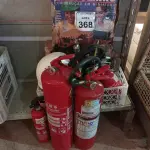 LOTE 368 - 03 EXTINTORES DE INCÊNDIO, VÁRIAS TORNEIRAS DE METAL E MATERIAIS DIVERSO. (NO ESTADO) ATENÇÃO! FAZER A VISITAÇÃO ANTES DE ARREMATAR, NÃO SABEMOS SE FUNCIONA. LEILÃO NÃO TEM GARANTIA E NEM DEVOLUÇÃO, SUJEITO A POSSÍVEIS AVARIAS VISÍVEIS/OCULTAS E/OU AUSÊNCIA DE COMPONENTES.