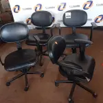 LOTE 469 - 04 CADEIRAS PARA ESCRITÓRIO BASE GIRATÓRIA. (NO ESTADO) ATENÇÃO! FAZER A VISITAÇÃO ANTES DE ARREMATAR, NÃO SABEMOS SE FUNCIONA. LEILÃO NÃO TEM GARANTIA E NEM DEVOLUÇÃO, SUJEITO A POSSÍVEIS AVARIAS VISÍVEIS/OCULTAS E/OU AUSÊNCIA DE COMPONENTES.
