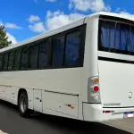 LOTE 004 - 01 ÔNIBUS COMIL VERSATILE 17230, ANO 2013/2013 49 LUGARES, PNEUS NOVOS, RODAS DE ALUMÍNIO, 2024 QUITADO, BAIXA QUILOMETRAGEM, MANUTENÇÕES EM DIA, BAGAGEIROS LATERAIS E INTERNO, ESTADO DE NOVO,  PARA CLIENTES EXIGENTES (NO ESTADO)