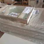 LOTE 090 - 01 - GUARDA-ROUPA AYLA 2 PORTAS (NO ESTADO, NÃO SABEMOS SE FUNCIONA. LEILÃO NÃO TEM GARANTIA E NEM DEVOLUÇÃO, SUJEITO A POSSÍVEIS AVARIAS VISÍVEIS/OCULTAS E/OU AUSÊNCIA DE COMPONENTES)