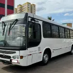 LOTE 002 - 01 ÔNIBUS MERCEDES BENZ 1722, ANO 2011/2011, 44 LUGARES, PNEUS NOVOS, MANUTENÇÕES EM DIA, 2024 QUITADO, PERFEITA CONSERVAÇÃO. (NO ESTADO)