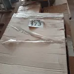LOTE 173 - 01 - 01 - CAMA COM CABECEIRA CASAL ESTOFADA UVAIA CABECASA (NO ESTADO, NÃO SABEMOS SE FUNCIONA. LEILÃO NÃO TEM GARANTIA E NEM DEVOLUÇÃO, SUJEITO A POSSÍVEIS AVARIAS VISÍVEIS/OCULTAS E/OU AUSÊNCIA DE COMPONENTES)