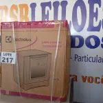 LOTE 217 - 01 - LAVA-LOUÇAS ELECTROLUX 8 SERVIÇOS CINZA (LE08S) 110V (LACRADA) (NO ESTADO, NÃO SABEMOS SE FUNCIONA. LEILÃO NÃO TEM GARANTIA E NEM DEVOLUÇÃO, SUJEITO A POSSÍVEIS AVARIAS VISÍVEIS/OCULTAS E/OU AUSÊNCIA DE COMPONENTES)