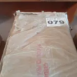 LOTE 079 - 01 - COMODA INFANTIL BRANCO COM PORTA MEL (NO ESTADO, NÃO SABEMOS SE FUNCIONA. LEILÃO NÃO TEM GARANTIA E NEM DEVOLUÇÃO, SUJEITO A POSSÍVEIS AVARIAS VISÍVEIS/OCULTAS E/OU AUSÊNCIA DE COMPONENTES)