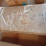 LOTE 079 - 01 - COMODA INFANTIL BRANCO COM PORTA MEL (NO ESTADO, NÃO SABEMOS SE FUNCIONA. LEILÃO NÃO TEM GARANTIA E NEM DEVOLUÇÃO, SUJEITO A POSSÍVEIS AVARIAS VISÍVEIS/OCULTAS E/OU AUSÊNCIA DE COMPONENTES)