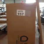 LOTE 157 - 01 - MESA DE ESCRITÓRIO STUDIO CARVALHO 150 CM (NO ESTADO, NÃO SABEMOS SE FUNCIONA. LEILÃO NÃO TEM GARANTIA E NEM DEVOLUÇÃO, SUJEITO A POSSÍVEIS AVARIAS VISÍVEIS/OCULTAS E/OU AUSÊNCIA DE COMPONENTES)