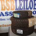 LOTE 073 - 03 – PNEUS DIVERSOS (NO ESTADO, NÃO SABEMOS SE FUNCIONA. LEILÃO NÃO TEM GARANTIA E NEM DEVOLUÇÃO, SUJEITO A POSSÍVEIS AVARIAS VISÍVEIS/OCULTAS E/OU AUSÊNCIA DE COMPONENTES)