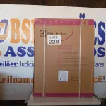 LOTE 220 - 01 - LAVA-LOUÇAS ELECTROLUX 10 SERVIÇOS COM FUNÇÃO HIGIENIZAR LL10X - INOX - 110 VOLTS (LACRADA) (NO ESTADO, NÃO SABEMOS SE FUNCIONA. LEILÃO NÃO TEM GARANTIA E NEM DEVOLUÇÃO, SUJEITO A POSSÍVEIS AVARIAS VISÍVEIS/OCULTAS E/OU AUSÊNCIA DE COMPONENTES)