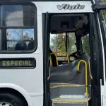 LOTE 001 - 01 ÔNIBUS MERCEDES BENZ 1722, ANO 2011/2012, 42 LUGARES, PNEUS NOVOS, MANUTENÇÕES EM DIA, 2024 QUITADO, PERFEITA CONSERVAÇÃO. (NO ESTADO)