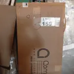 LOTE 159 - 01 - MESA DE ESCRITÓRIO STUDIO NOGAL 150 CM (NO ESTADO, NÃO SABEMOS SE FUNCIONA. LEILÃO NÃO TEM GARANTIA E NEM DEVOLUÇÃO, SUJEITO A POSSÍVEIS AVARIAS VISÍVEIS/OCULTAS E/OU AUSÊNCIA DE COMPONENTES)
