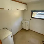 LOTE 006 - 01 EXCELENTE TRAILER ANO 2021/2021 COM 6 METROS DE COMPRIMENTO, DOCUMENTAÇÃO EM DIA, ESPECIFICAÇÕES: SÃO 6 METROS CONTENDO BANHEIRO COMPLETO, PNEUS NOVOS, AR CONDICIONADO, ARMÁRIOS, FRIGOBAR, MICROONDAS, SISTEMA ELÉTRICO COM CONVERSORES, CAIXA D´ÁGUA, CAIXA DE DEGETOS, PIA, ETC, EXCELENTE PARA MOTO HOME, ESCRITÓRIOS, ENTRE OUTROS, PRECISA PEQUENOS REPAROS INTERNOS DEVIDO AO USO E TEMPO (NO ESTADO)