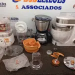 LOTE 059 - 01 BATEDEIRA PLANETÁRIA MONDIAL – 01 PROCESSADOR PHILIPS WALITA – 01 CAFETEIRA MONDIAL (NO ESTADO, NÃO SABEMOS SE FUNCIONA. LEILÃO NÃO TEM GARANTIA E NEM DEVOLUÇÃO, SUJEITO A POSSÍVEIS AVARIAS VISÍVEIS/OCULTAS E/OU AUSÊNCIA DE COMPONENTES)