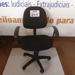 LOTE 211 - 01 – CADEIRA DE ESCRITÓRIO (NO ESTADO, NÃO SABEMOS SE FUNCIONA. LEILÃO NÃO TEM GARANTIA E NEM DEVOLUÇÃO, SUJEITO A POSSÍVEIS AVARIAS VISÍVEIS/OCULTAS E/OU AUSÊNCIA DE COMPONENTES)