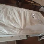 LOTE 183 - 01 - GUARDA ROUPA SOLTEIRO CANCUN 2 PORTAS 2 GAVETAS (NO ESTADO, NÃO SABEMOS SE FUNCIONA. LEILÃO NÃO TEM GARANTIA E NEM DEVOLUÇÃO, SUJEITO A POSSÍVEIS AVARIAS VISÍVEIS/OCULTAS E/OU AUSÊNCIA DE COMPONENTES)