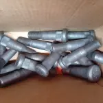 LOTE 224 - 20 - PARAFUSOS DE RODA 96MM FEY (NO ESTADO, NÃO SABEMOS SE FUNCIONA. LEILÃO NÃO TEM GARANTIA E NEM DEVOLUÇÃO, SUJEITO A POSSÍVEIS AVARIAS VISÍVEIS/OCULTAS E/OU AUSÊNCIA DE COMPONENTES)