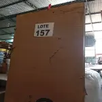 LOTE 157 - 01 - MESA DE ESCRITÓRIO STUDIO CARVALHO 150 CM (NO ESTADO, NÃO SABEMOS SE FUNCIONA. LEILÃO NÃO TEM GARANTIA E NEM DEVOLUÇÃO, SUJEITO A POSSÍVEIS AVARIAS VISÍVEIS/OCULTAS E/OU AUSÊNCIA DE COMPONENTES)