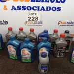 LOTE 228 - 15 – ÓLEOS AUTOMOTIVOS DIVERSOS (NO ESTADO, NÃO SABEMOS SE FUNCIONA. LEILÃO NÃO TEM GARANTIA E NEM DEVOLUÇÃO, SUJEITO A POSSÍVEIS AVARIAS VISÍVEIS/OCULTAS E/OU AUSÊNCIA DE COMPONENTES)