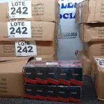 LOTE 242 - 400 - LÂMPADAS FAROL H4 12VOLTS (NO ESTADO, NÃO SABEMOS SE FUNCIONA. LEILÃO NÃO TEM GARANTIA E NEM DEVOLUÇÃO, SUJEITO A POSSÍVEIS AVARIAS VISÍVEIS/OCULTAS E/OU AUSÊNCIA DE COMPONENTES)