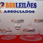 LOTE 030 - 01 BOMBONIERE DE VIDRO GRANDE E 01 PEQUENA.  (NO ESTADO) ATENÇÃO! FAZER A VISITAÇÃO ANTES DE ARREMATAR, NÃO SABEMOS SE FUNCIONA. LEILÃO NÃO TEM GARANTIA E NEM DEVOLUÇÃO, SUJEITO A POSSÍVEIS AVARIAS VISÍVEIS/OCULTAS E/OU AUSÊNCIA DE COMPONENTES.