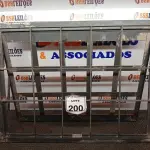 LOTE 200 - 01 JANELA VENEZIANA 80X60. (NO ESTADO) ATENÇÃO! FAZER A VISITAÇÃO ANTES DE ARREMATAR, NÃO SABEMOS SE FUNCIONA. LEILÃO NÃO TEM GARANTIA E NEM DEVOLUÇÃO, SUJEITO A POSSÍVEIS AVARIAS VISÍVEIS/OCULTAS E/OU AUSÊNCIA DE COMPONENTES.
