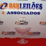 LOTE 045 - 01 FRUTEIRA CRISTAL BOHEMIA. (NO ESTADO) ATENÇÃO! FAZER A VISITAÇÃO ANTES DE ARREMATAR, NÃO SABEMOS SE FUNCIONA. LEILÃO NÃO TEM GARANTIA E NEM DEVOLUÇÃO, SUJEITO A POSSÍVEIS AVARIAS VISÍVEIS/OCULTAS E/OU AUSÊNCIA DE COMPONENTES.