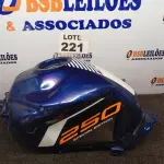LOTE 221 - 01 - TANQUE DE COMBUSTÍVEL HONDA CB 250 TWISTER (NO ESTADO, NÃO SABEMOS SE FUNCIONA. LEILÃO NÃO TEM GARANTIA E NEM DEVOLUÇÃO, SUJEITO A POSSÍVEIS AVARIAS VISÍVEIS/OCULTAS E/OU AUSÊNCIA DE COMPONENTES)