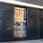 LOTE 050 - 01 JANELA VENEZIANA 2X1. (NO ESTADO) ATENÇÃO! FAZER A VISITAÇÃO ANTES DE ARREMATAR, NÃO SABEMOS SE FUNCIONA. LEILÃO NÃO TEM GARANTIA E NEM DEVOLUÇÃO, SUJEITO A POSSÍVEIS AVARIAS VISÍVEIS/OCULTAS E/OU AUSÊNCIA DE COMPONENTES.