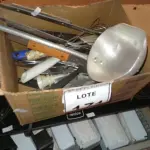 LOTE 171 - 01 FOGÃO COOKTOP E UTENSÍLIOS DIVERSOS. (NO ESTADO) ATENÇÃO! FAZER A VISITAÇÃO ANTES DE ARREMATAR, NÃO SABEMOS SE FUNCIONA. LEILÃO NÃO TEM GARANTIA E NEM DEVOLUÇÃO, SUJEITO A POSSÍVEIS AVARIAS VISÍVEIS/OCULTAS E/OU AUSÊNCIA DE COMPONENTES.