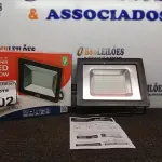 LOTE 202 - 01 REFLETOR DECORLED SUPERLED 220V 100W LUZ BRANCA DECORLUX NOVO. (NO ESTADO) ATENÇÃO! FAZER A VISITAÇÃO ANTES DE ARREMATAR, NÃO SABEMOS SE FUNCIONA. LEILÃO NÃO TEM GARANTIA E NEM DEVOLUÇÃO, SUJEITO A POSSÍVEIS AVARIAS VISÍVEIS/OCULTAS E/OU AUSÊNCIA DE COMPONENTES.