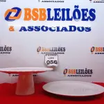 LOTE 056 - 01 BAILARINA PARA BOLO E 01 PRATO EM PORCELANA. (NO ESTADO) ATENÇÃO! FAZER A VISITAÇÃO ANTES DE ARREMATAR, NÃO SABEMOS SE FUNCIONA. LEILÃO NÃO TEM GARANTIA E NEM DEVOLUÇÃO, SUJEITO A POSSÍVEIS AVARIAS VISÍVEIS/OCULTAS E/OU AUSÊNCIA DE COMPONENTES.