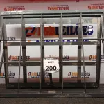 LOTE 200 - 01 JANELA VENEZIANA 80X60. (NO ESTADO) ATENÇÃO! FAZER A VISITAÇÃO ANTES DE ARREMATAR, NÃO SABEMOS SE FUNCIONA. LEILÃO NÃO TEM GARANTIA E NEM DEVOLUÇÃO, SUJEITO A POSSÍVEIS AVARIAS VISÍVEIS/OCULTAS E/OU AUSÊNCIA DE COMPONENTES.