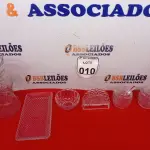 LOTE 010 - 01 KIT MELEIRO, 01 AÇUCAREIRO, 01 BANDEJA, 01 JARRA, 01 PORTA GUARDANAPOS E 01 TIGELA DE VIDRO. (NO ESTADO) ATENÇÃO! FAZER A VISITAÇÃO ANTES DE ARREMATAR, NÃO SABEMOS SE FUNCIONA. LEILÃO NÃO TEM GARANTIA E NEM DEVOLUÇÃO, SUJEITO A POSSÍVEIS AVARIAS VISÍVEIS/OCULTAS E/OU AUSÊNCIA DE COMPONENTES.