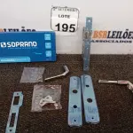 LOTE 195 - 02 FECHADURAS POPLINE ALAVANCA CR SOPRANO (NO ESTADO) ATENÇÃO! FAZER A VISITAÇÃO ANTES DE ARREMATAR, NÃO SABEMOS SE FUNCIONA. LEILÃO NÃO TEM GARANTIA E NEM DEVOLUÇÃO, SUJEITO A POSSÍVEIS AVARIAS VISÍVEIS/OCULTAS E/OU AUSÊNCIA DE COMPONENTES.