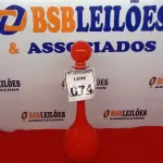 LOTE 074 - 01 GARRAFA MURANA VERMELHA C/ TAMPA. (NO ESTADO) ATENÇÃO! FAZER A VISITAÇÃO ANTES DE ARREMATAR, NÃO SABEMOS SE FUNCIONA. LEILÃO NÃO TEM GARANTIA E NEM DEVOLUÇÃO, SUJEITO A POSSÍVEIS AVARIAS VISÍVEIS/OCULTAS E/OU AUSÊNCIA DE COMPONENTES.