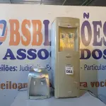 LOTE 083 - 02 BEBEDOUROS PARA GARRAFÃO SENDO UMA MARCA IBBL E OUTRO POLAR. (NO ESTADO) ATENÇÃO! FAZER A VISITAÇÃO ANTES DE ARREMATAR, NÃO SABEMOS SE FUNCIONA. LEILÃO NÃO TEM GARANTIA E NEM DEVOLUÇÃO, SUJEITO A POSSÍVEIS AVARIAS VISÍVEIS/OCULTAS E/OU AUSÊNCIA DE COMPONENTES.