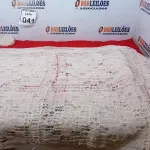 LOTE 041 - 01 TOALHA DE RENDA FILÉ COM 12 PORTA COPOS. (NO ESTADO) ATENÇÃO! FAZER A VISITAÇÃO ANTES DE ARREMATAR, NÃO SABEMOS SE FUNCIONA. LEILÃO NÃO TEM GARANTIA E NEM DEVOLUÇÃO, SUJEITO A POSSÍVEIS AVARIAS VISÍVEIS/OCULTAS E/OU AUSÊNCIA DE COMPONENTES.
