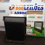 LOTE 102 - 02 REFLETORES TR LED 100W 3000K PRETO – TASHIBRA NOVO.  (NO ESTADO) ATENÇÃO! FAZER A VISITAÇÃO ANTES DE ARREMATAR, NÃO SABEMOS SE FUNCIONA. LEILÃO NÃO TEM GARANTIA E NEM DEVOLUÇÃO, SUJEITO A POSSÍVEIS AVARIAS VISÍVEIS/OCULTAS E/OU AUSÊNCIA DE COMPONENTES.