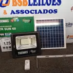 LOTE 175 - 01 REFLETOR LED SOLAR TR SUN 60W 6500K – TASHIBRA NOVO. (NO ESTADO) ATENÇÃO! FAZER A VISITAÇÃO ANTES DE ARREMATAR, NÃO SABEMOS SE FUNCIONA. LEILÃO NÃO TEM GARANTIA E NEM DEVOLUÇÃO, SUJEITO A POSSÍVEIS AVARIAS VISÍVEIS/OCULTAS E/OU AUSÊNCIA DE COMPONENTES.