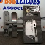 LOTE 311 - 01 - FECHADURA ELETRÔNICA TOUCH SCREEN AMVOX AFC 1000 (NO ESTADO, NÃO SABEMOS SE FUNCIONA. LEILÃO NÃO TEM GARANTIA E NEM DEVOLUÇÃO, SUJEITO A POSSÍVEIS AVARIAS VISÍVEIS/OCULTAS E/OU AUSÊNCIA DE COMPONENTES)