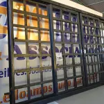LOTE 150 - 01 JANELA VENEZIANA 2X1. (NO ESTADO) ATENÇÃO! FAZER A VISITAÇÃO ANTES DE ARREMATAR, NÃO SABEMOS SE FUNCIONA. LEILÃO NÃO TEM GARANTIA E NEM DEVOLUÇÃO, SUJEITO A POSSÍVEIS AVARIAS VISÍVEIS/OCULTAS E/OU AUSÊNCIA DE COMPONENTES.