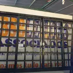 LOTE 150 - 01 JANELA VENEZIANA 2X1. (NO ESTADO) ATENÇÃO! FAZER A VISITAÇÃO ANTES DE ARREMATAR, NÃO SABEMOS SE FUNCIONA. LEILÃO NÃO TEM GARANTIA E NEM DEVOLUÇÃO, SUJEITO A POSSÍVEIS AVARIAS VISÍVEIS/OCULTAS E/OU AUSÊNCIA DE COMPONENTES.