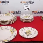 LOTE 071 - 06 PRATOS GRANDES, 06 PRATOS PEQUENOS E 06 PIRES LIMÕES. (NO ESTADO) ATENÇÃO! FAZER A VISITAÇÃO ANTES DE ARREMATAR, NÃO SABEMOS SE FUNCIONA. LEILÃO NÃO TEM GARANTIA E NEM DEVOLUÇÃO, SUJEITO A POSSÍVEIS AVARIAS VISÍVEIS/OCULTAS E/OU AUSÊNCIA DE COMPONENTES.